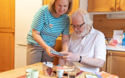 Ristolla käy hoitaja kolme kertaa viikossa: näin terveyttä ylläpidetään kotona